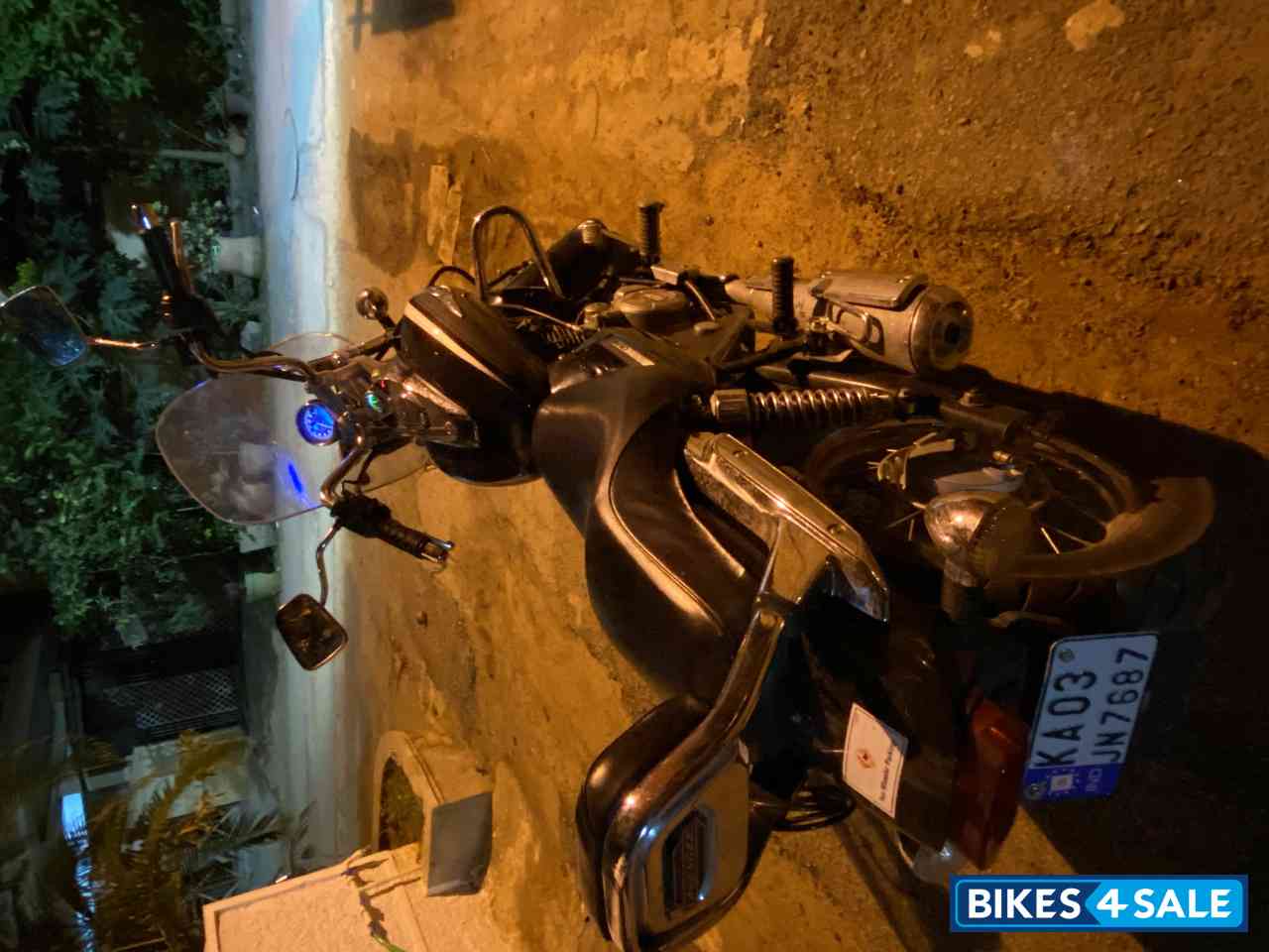 Bajaj Avenger 220 DTS-i