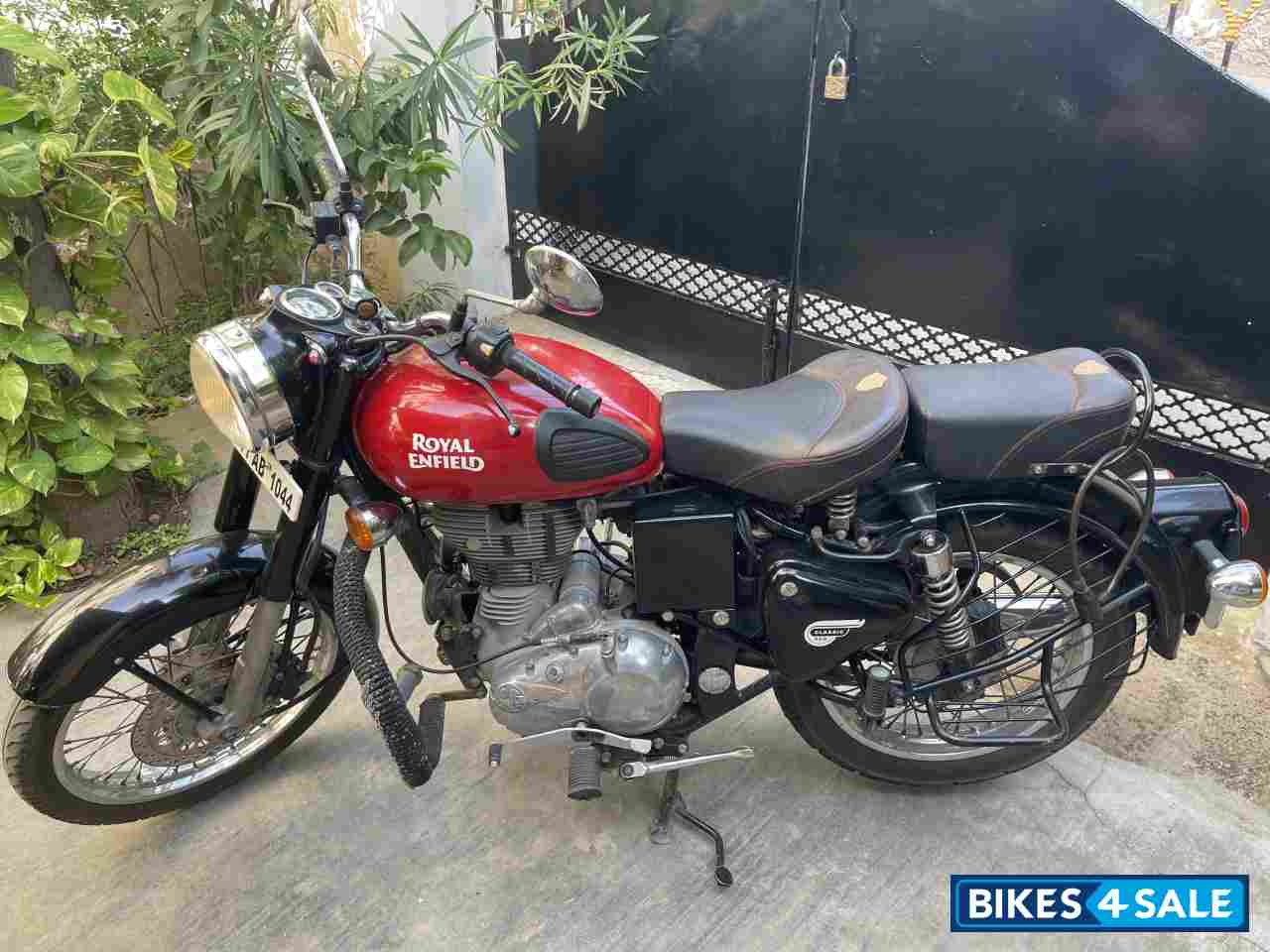 Red Royal Enfield Classic 350 Redditch Red