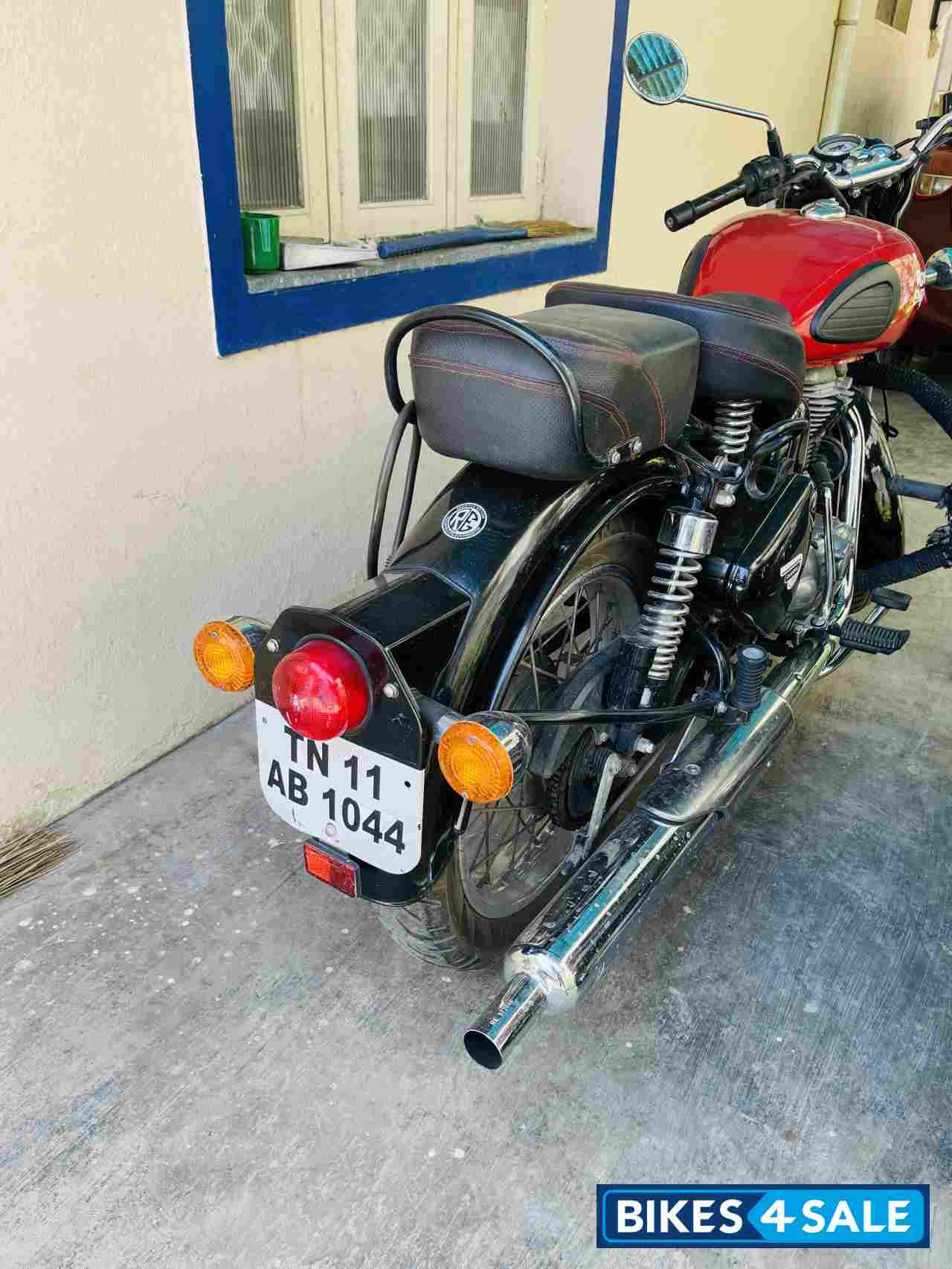 Red Royal Enfield Classic 350 Redditch Red