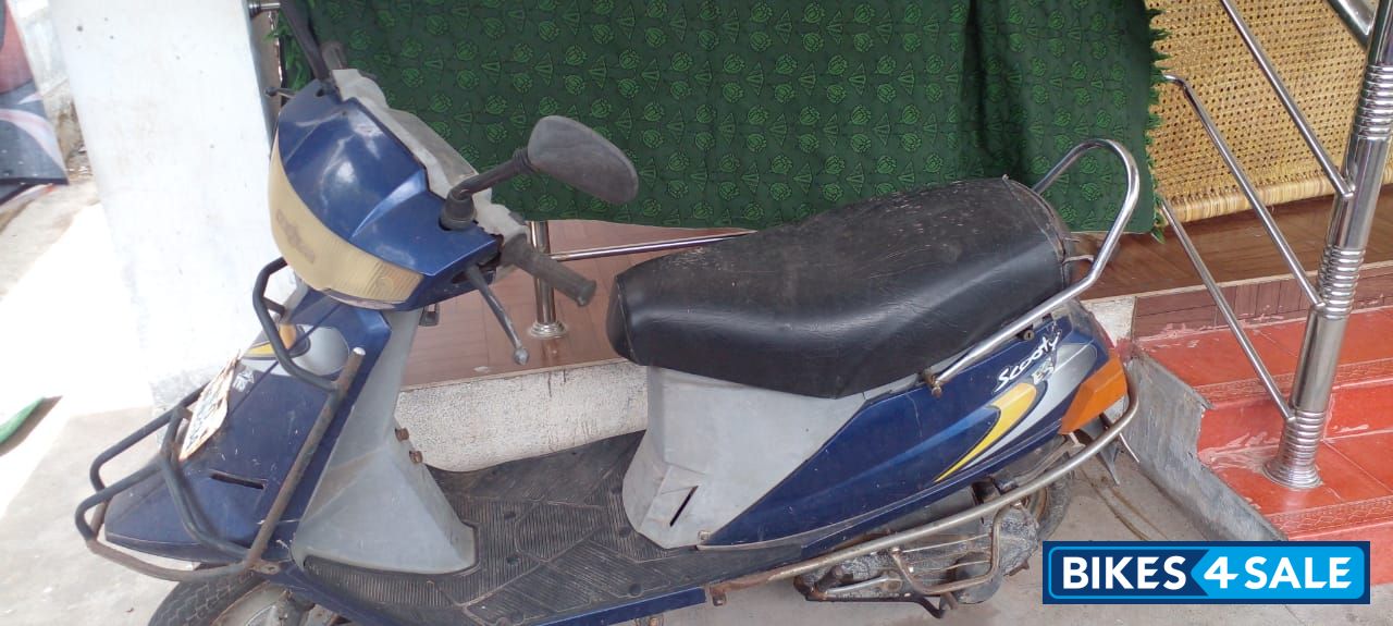 Blue TVS Scooty ES