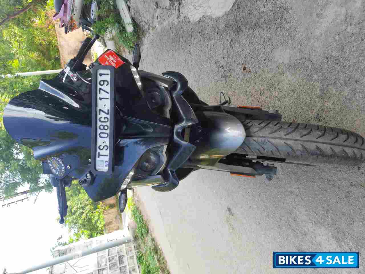 Bajaj Pulsar RS 200 ABS