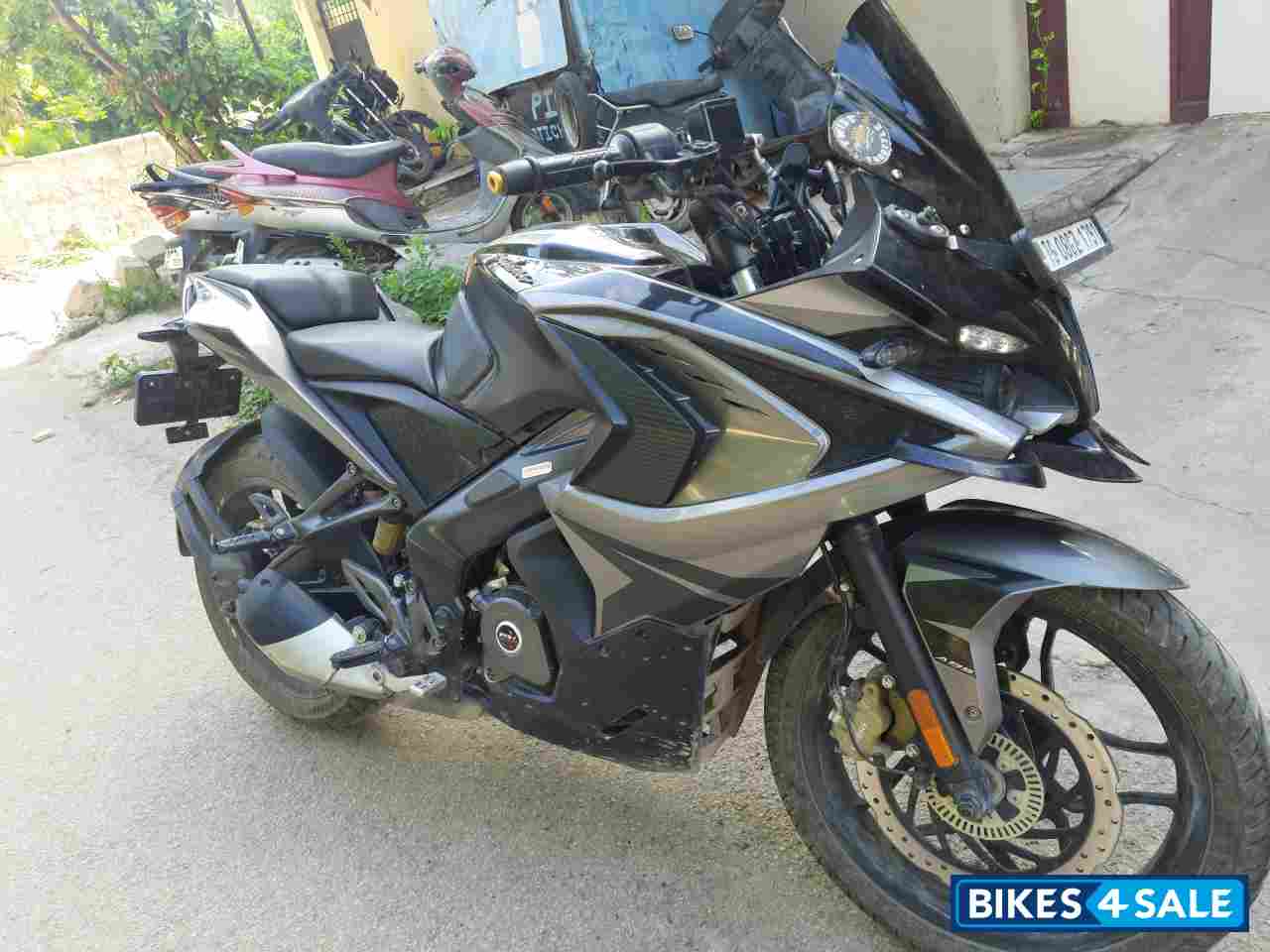 Bajaj Pulsar RS 200 ABS