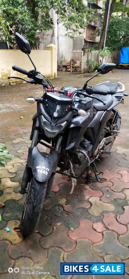 Black Yamaha FZ25