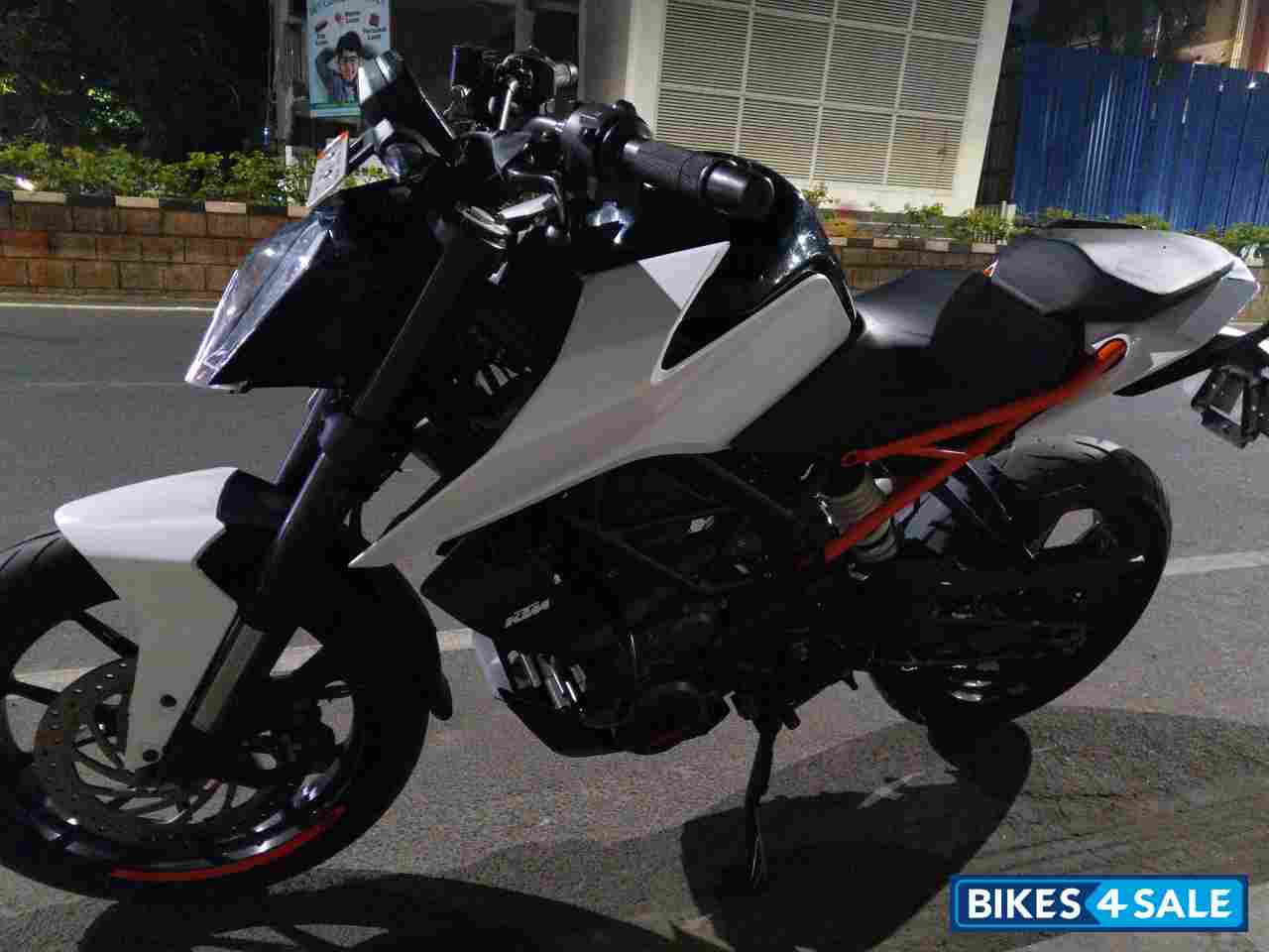 White KTM Duke 250 White KTM Duke 250
