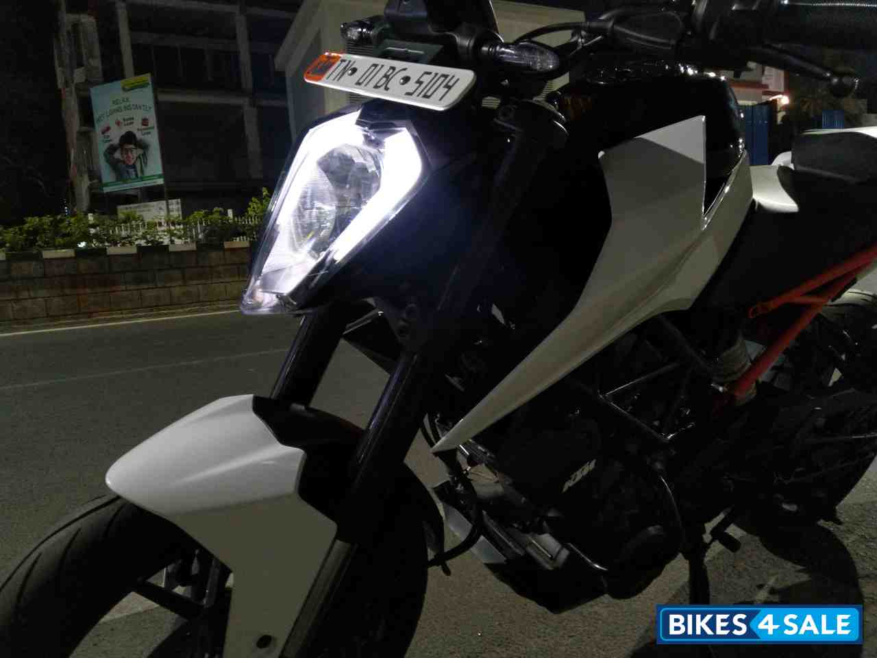 White KTM Duke 250 White KTM Duke 250