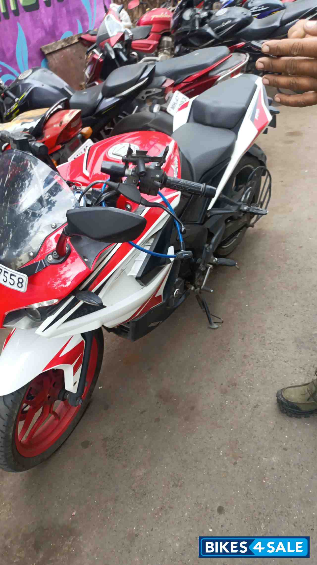 Bajaj Pulsar RS 200 ABS