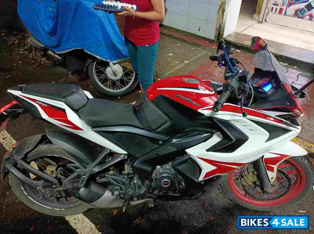 Bajaj Pulsar RS 200 ABS