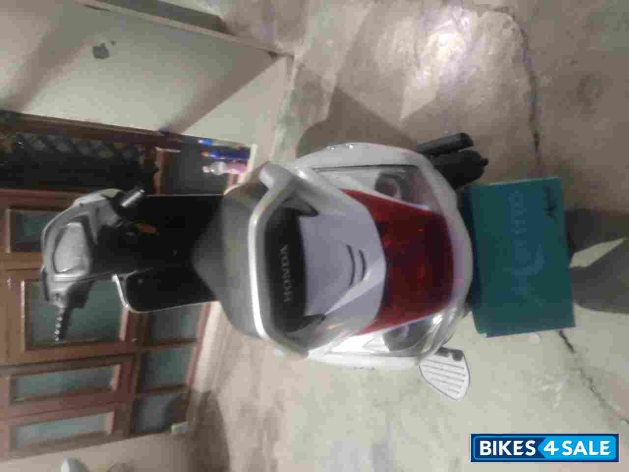 White Honda Activa 4G