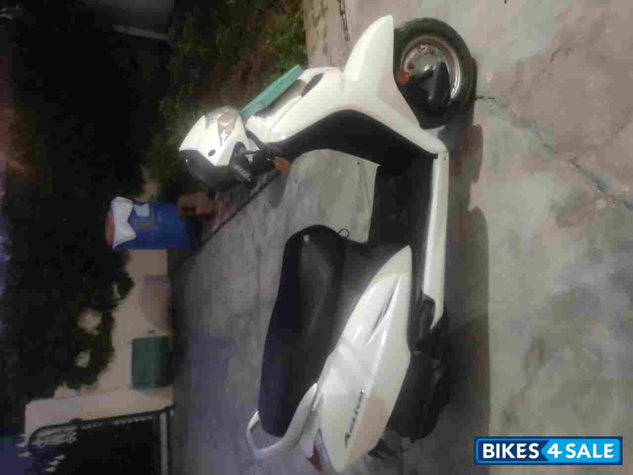 White Honda Activa 4G