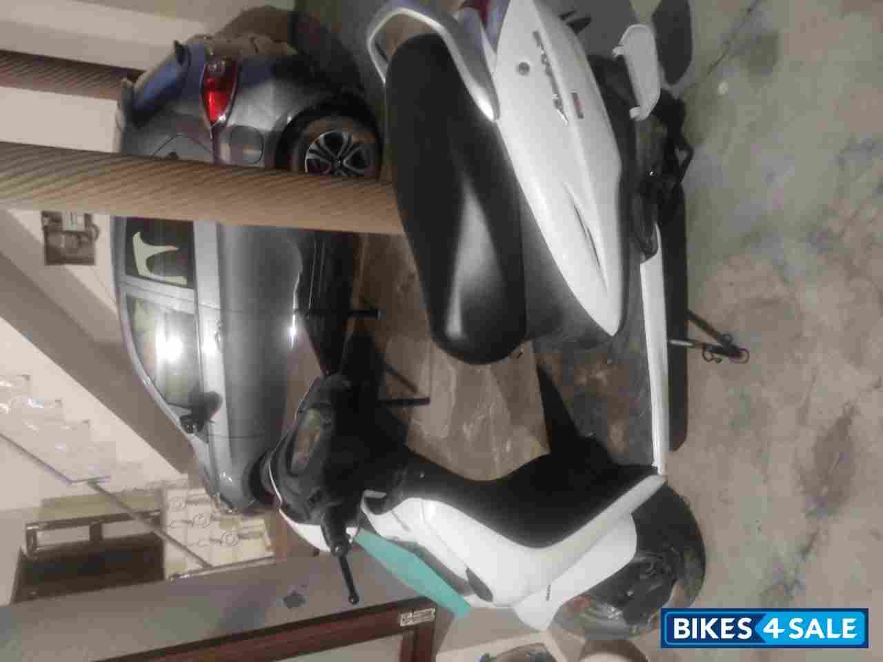 White Honda Activa 4G