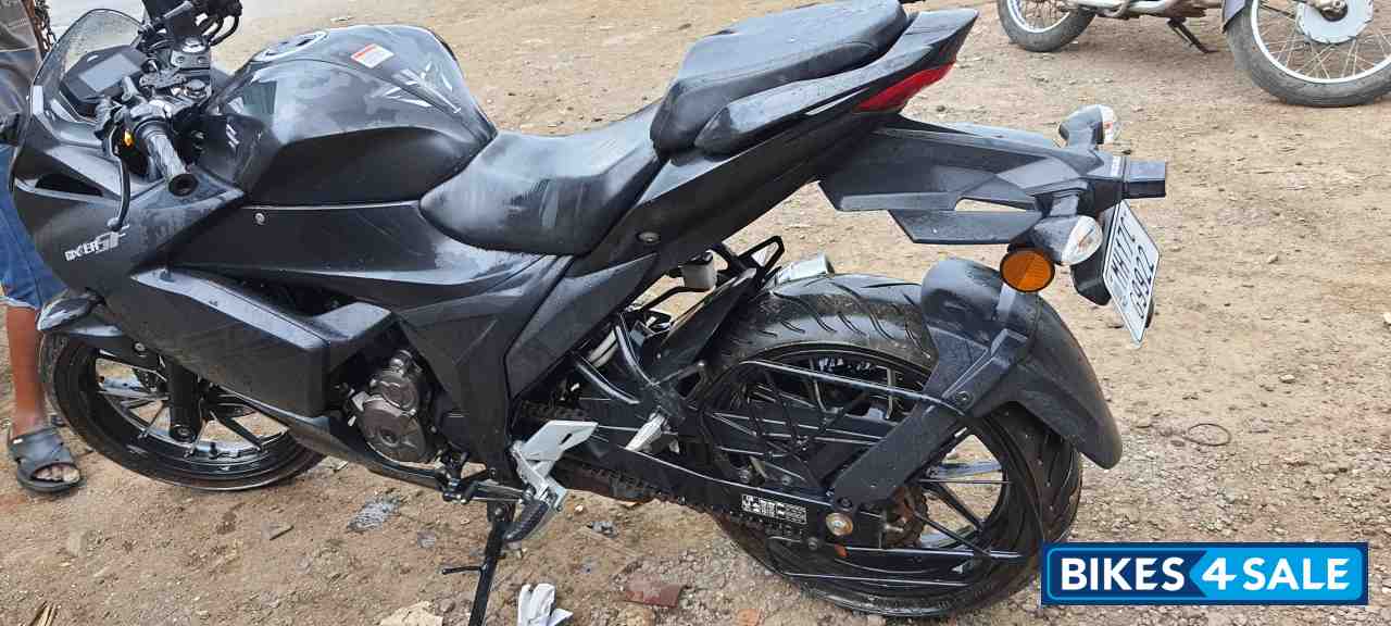 Mat Black Suzuki Gixxer SF 250