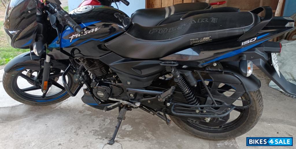 Black,blue Bajaj Pulsar 150 BS6 Black,blue Bajaj Pulsar 150 BS6