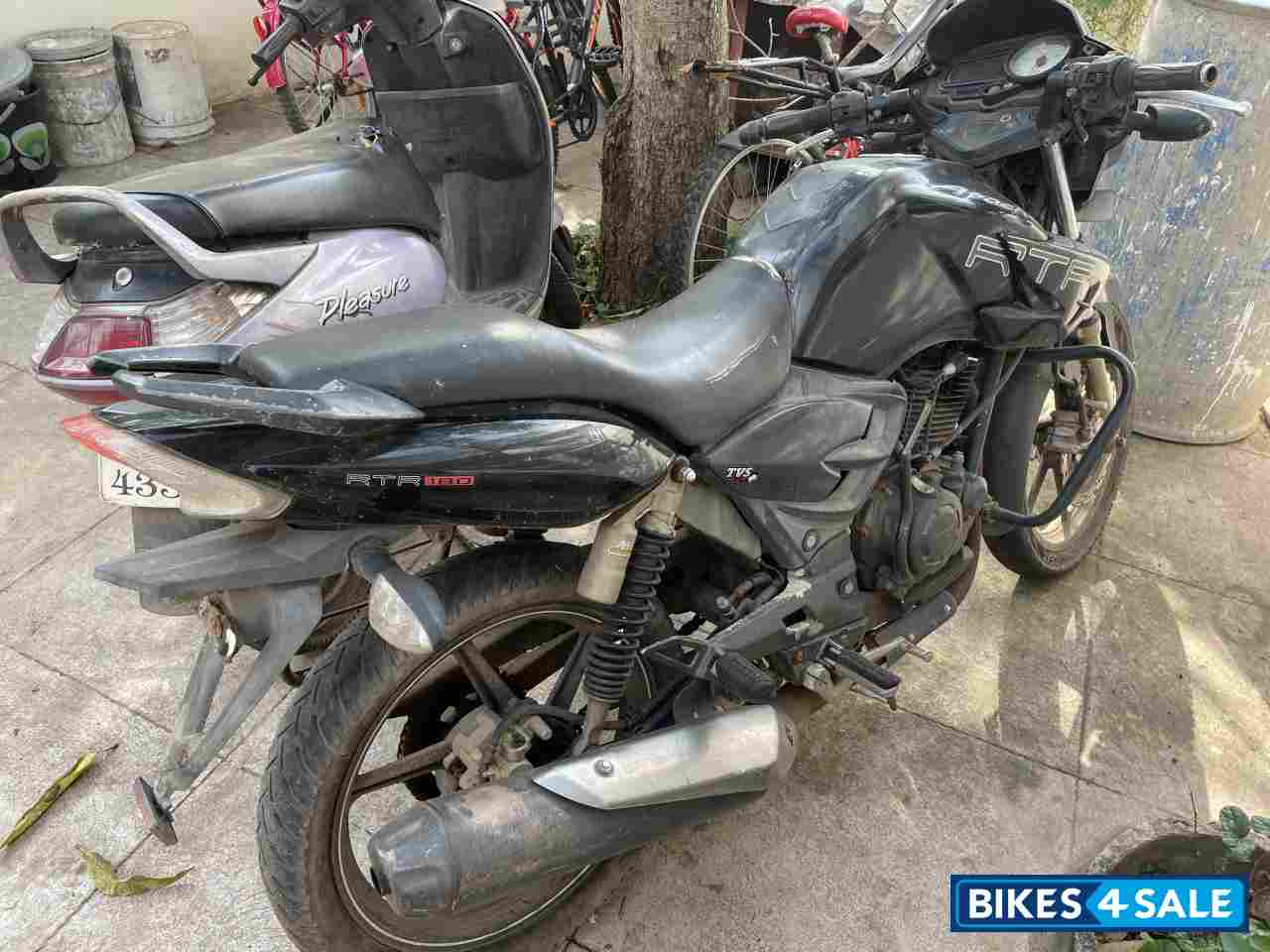 Black TVS Apache RTR 180