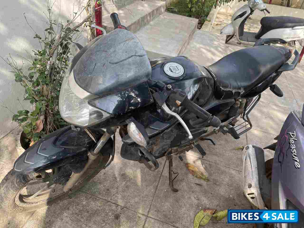 Black TVS Apache RTR 180