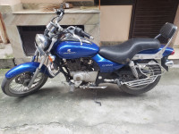Blue Bajaj Avenger 220 DTS-i