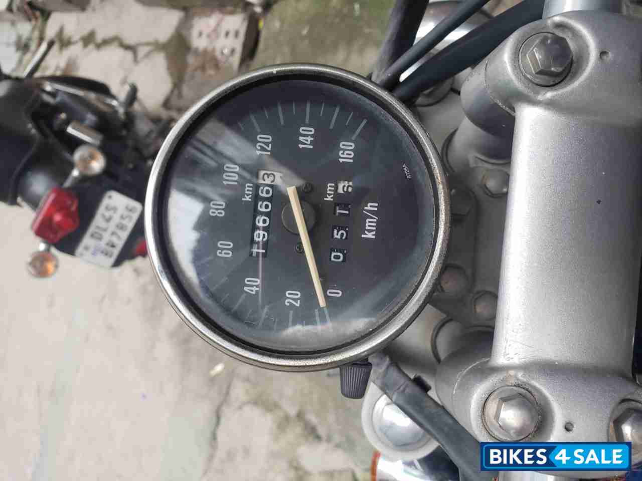 Blue Bajaj Avenger 220 DTS-i