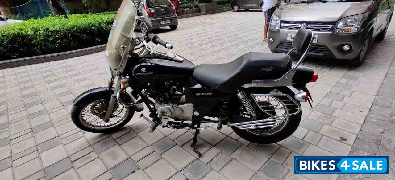 Bajaj Avenger 220 DTS-i