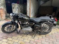 Black Royal Enfield Classic 350