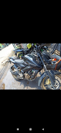 Black Bajaj Pulsar 200 NS