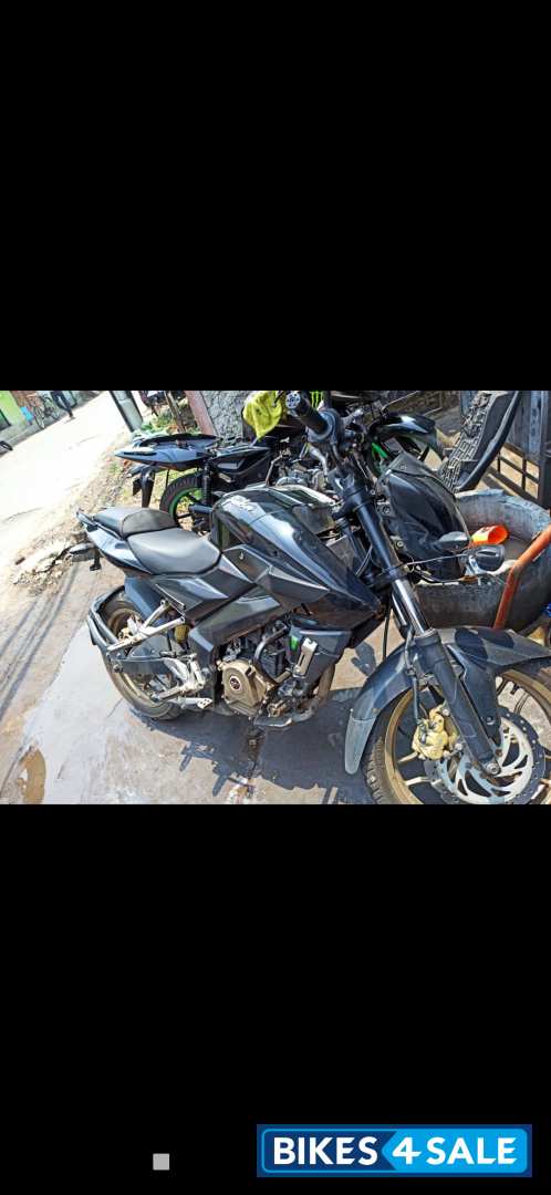 Black Bajaj Pulsar 200 NS
