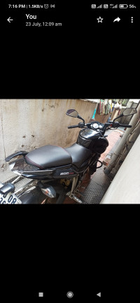 Black Bajaj Pulsar 200 NS