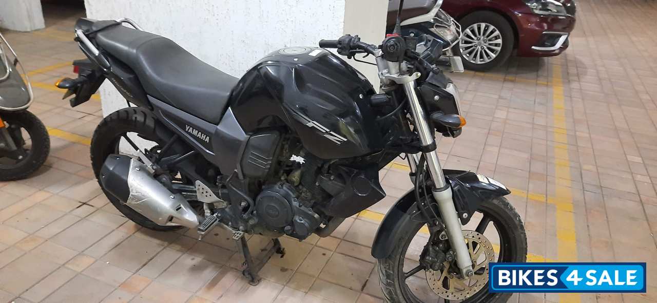 Black Yamaha FZ16