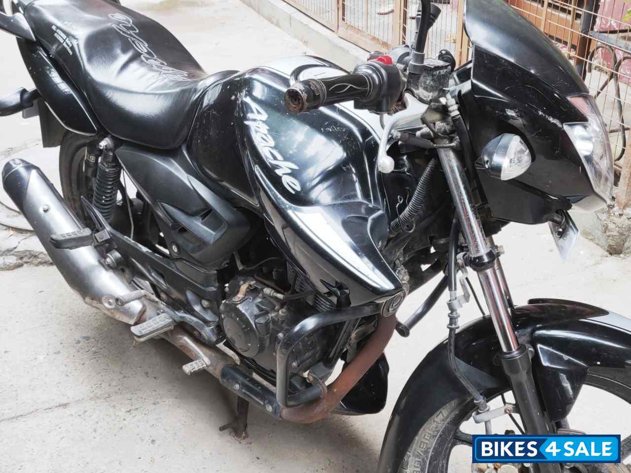 Black TVS Apache RTR 160
