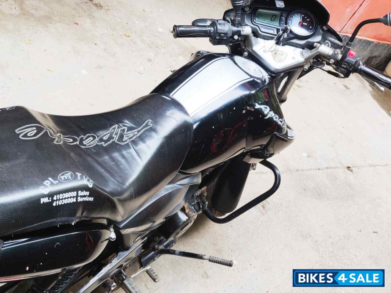 Black TVS Apache RTR 160