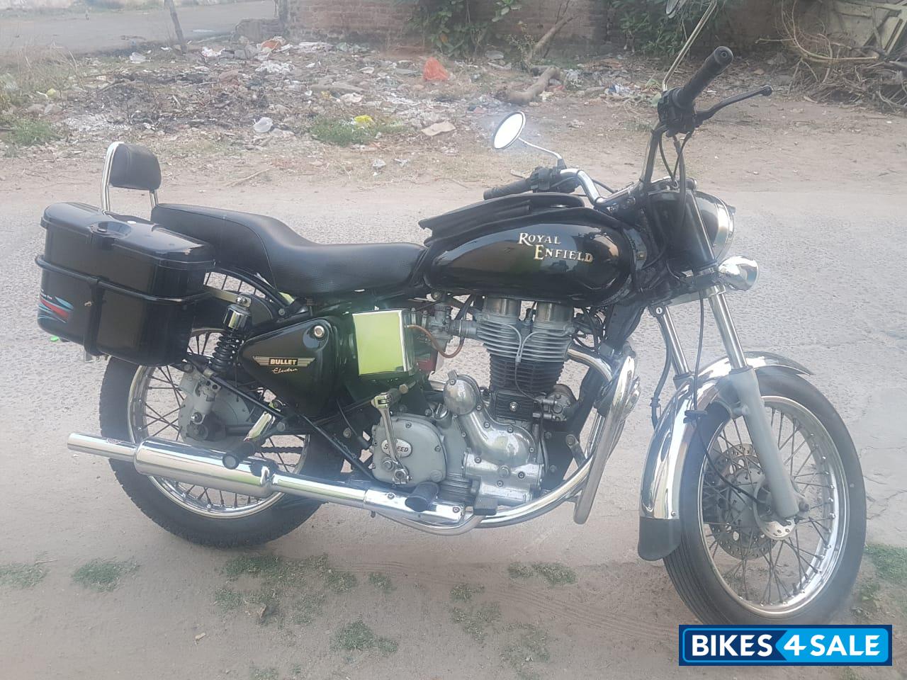 Black Royal Enfield Bullet Electra 5S