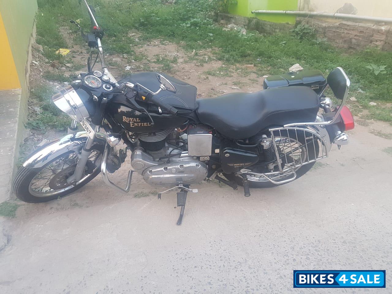 Black Royal Enfield Bullet Electra 5S