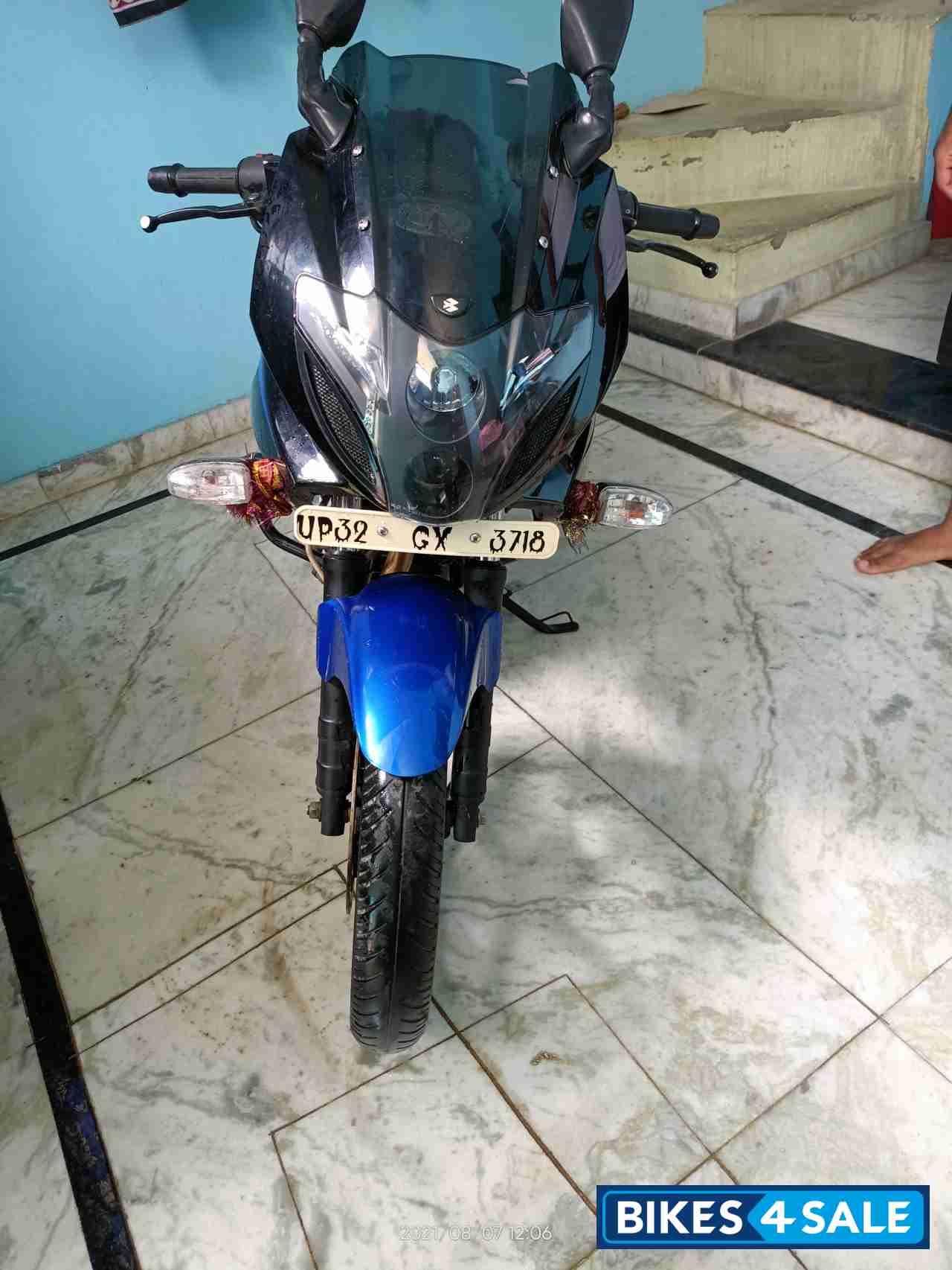Blue And Black Bajaj Pulsar 220F