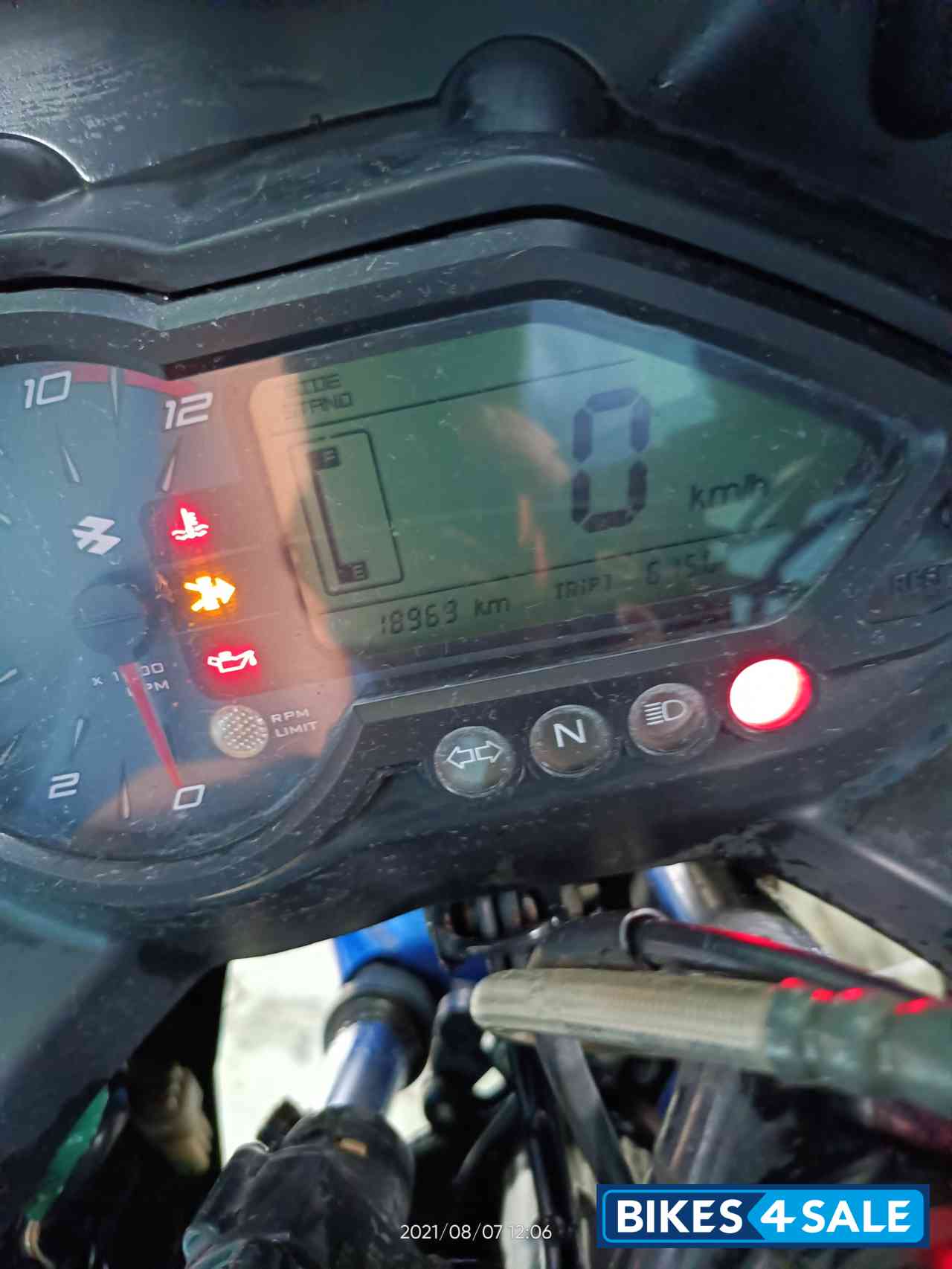 Blue And Black Bajaj Pulsar 220F