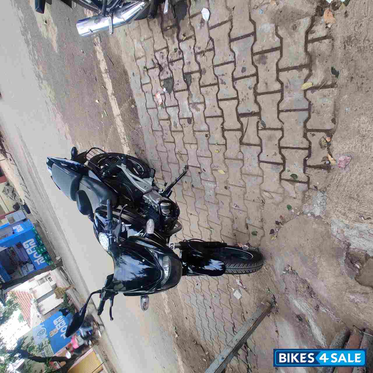 Black Bajaj Pulsar 180 DTSi
