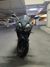 Black Yamaha YZF R3