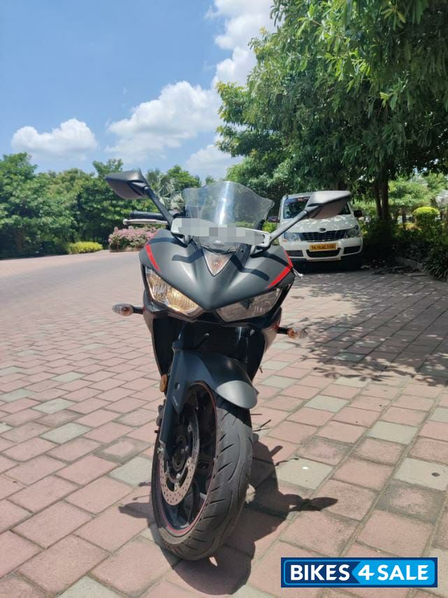 Black Yamaha YZF R3 Black Yamaha YZF R3