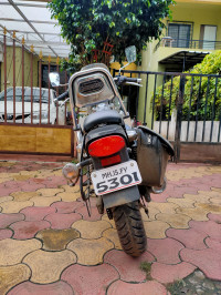 Black Bajaj Avenger Cruise 220