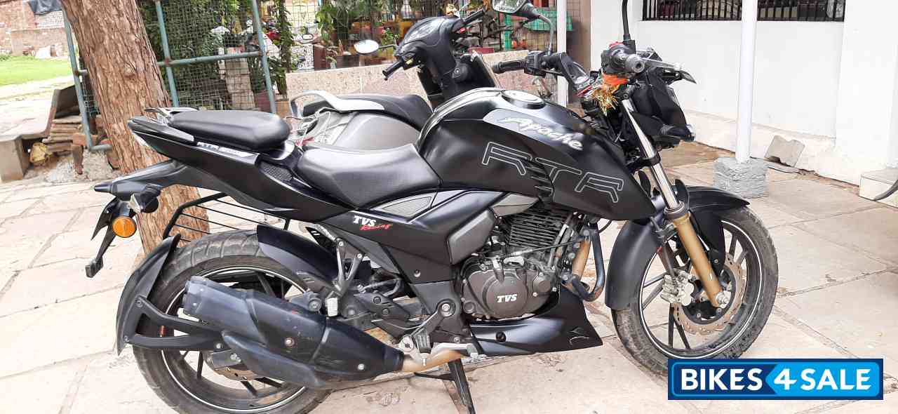 Matt Black TVS Apache RTR 200 4V