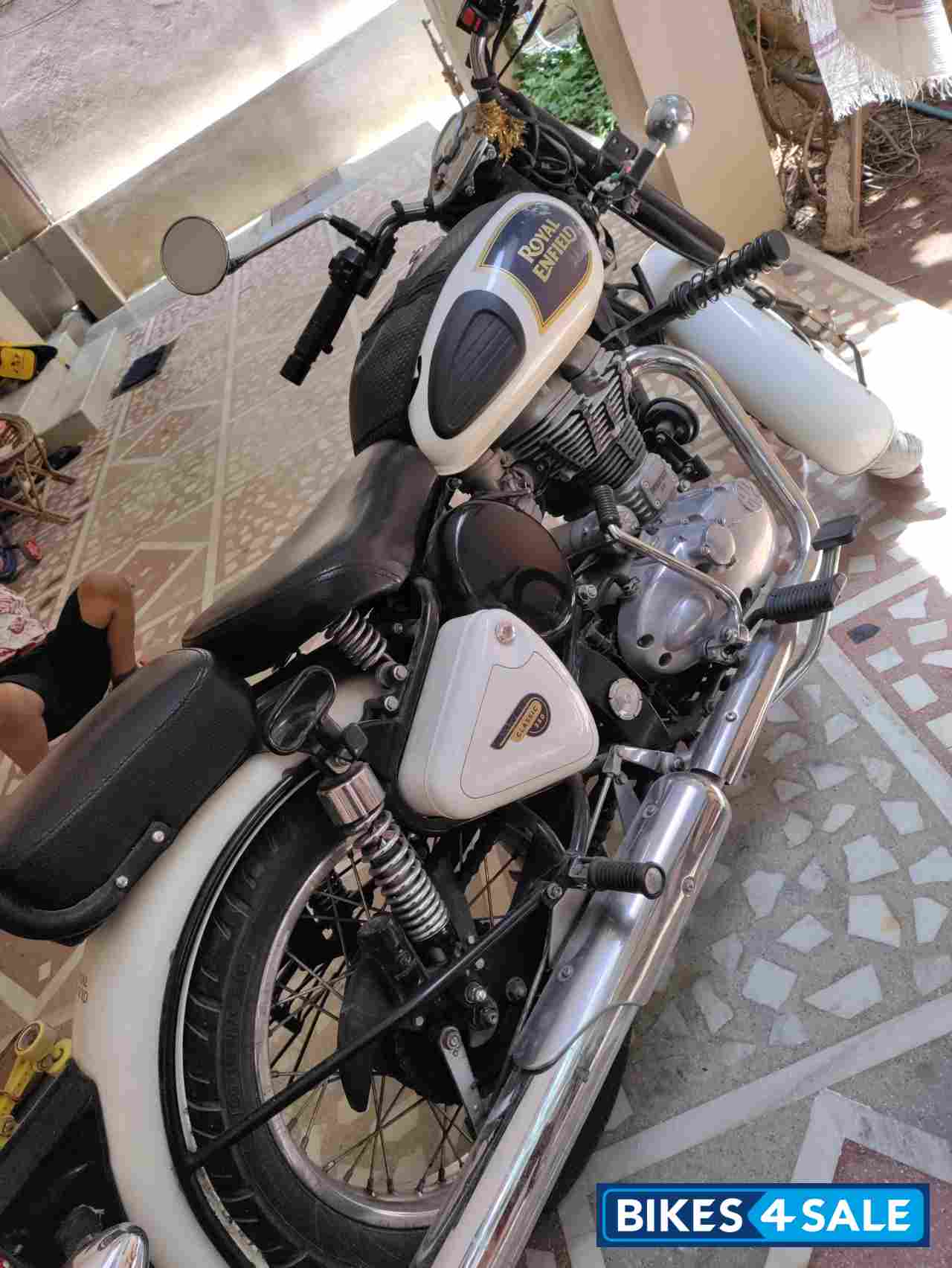 White Royal Enfield Classic 350 Single Channel BS6 White Royal Enfield Classic 350 Single Channel BS6