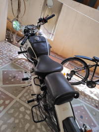 White Royal Enfield Classic 350 Single Channel BS6