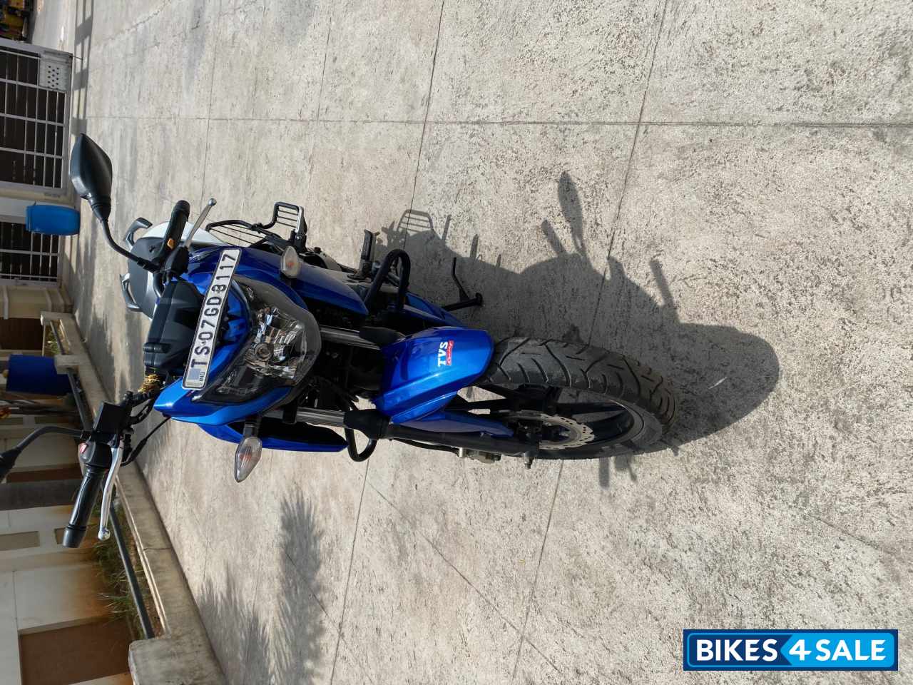 Blue And White TVS Apache RTR 160 BS VI Blue And White TVS Apache RTR 160 BS VI