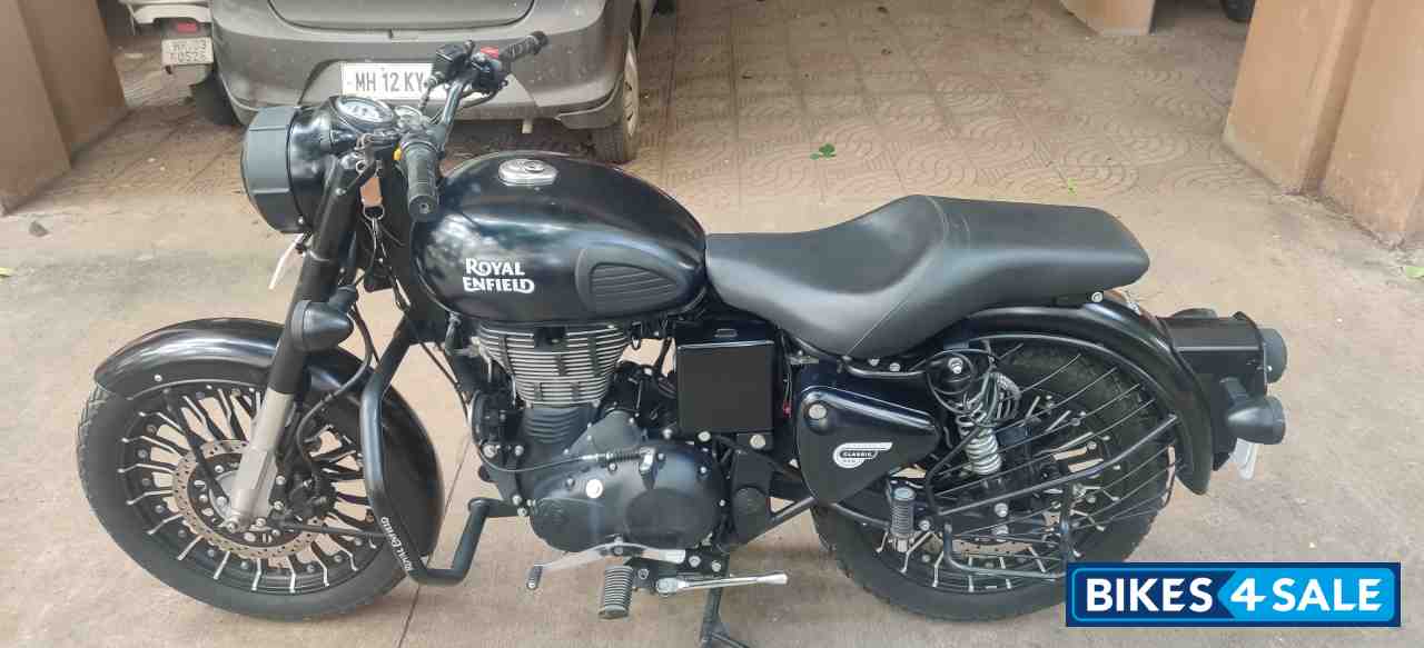 Royal Enfield Classic Stealth Black
