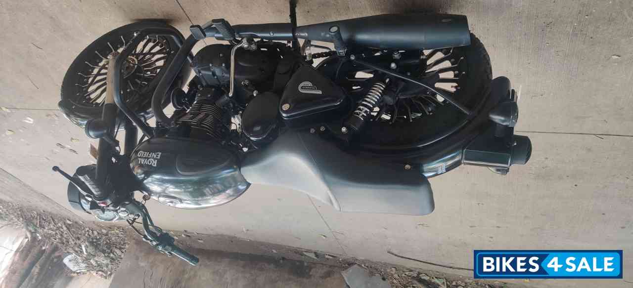 Royal Enfield Classic Stealth Black
