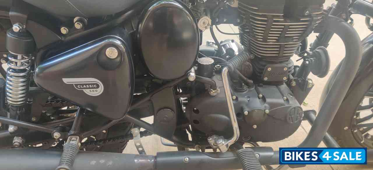 Royal Enfield Classic Stealth Black