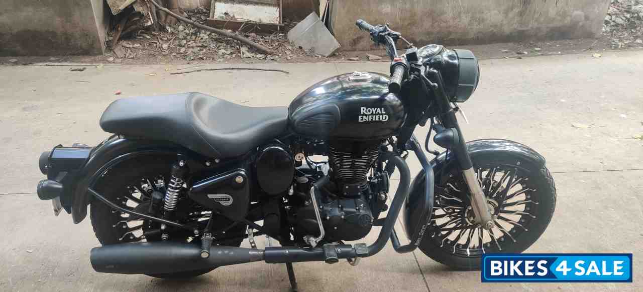 Royal Enfield Classic Stealth Black