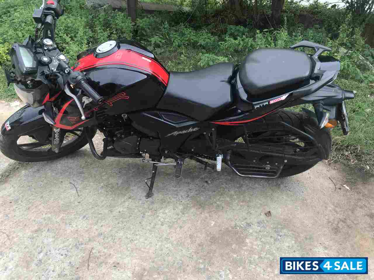 Black N Red TVS Apache RTR 200 Fi 4V Race Edition 2.0