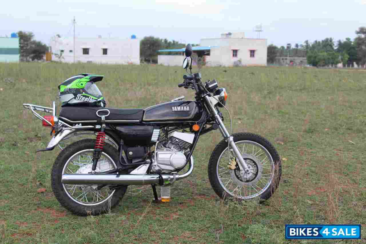 Black Yamaha RX 135