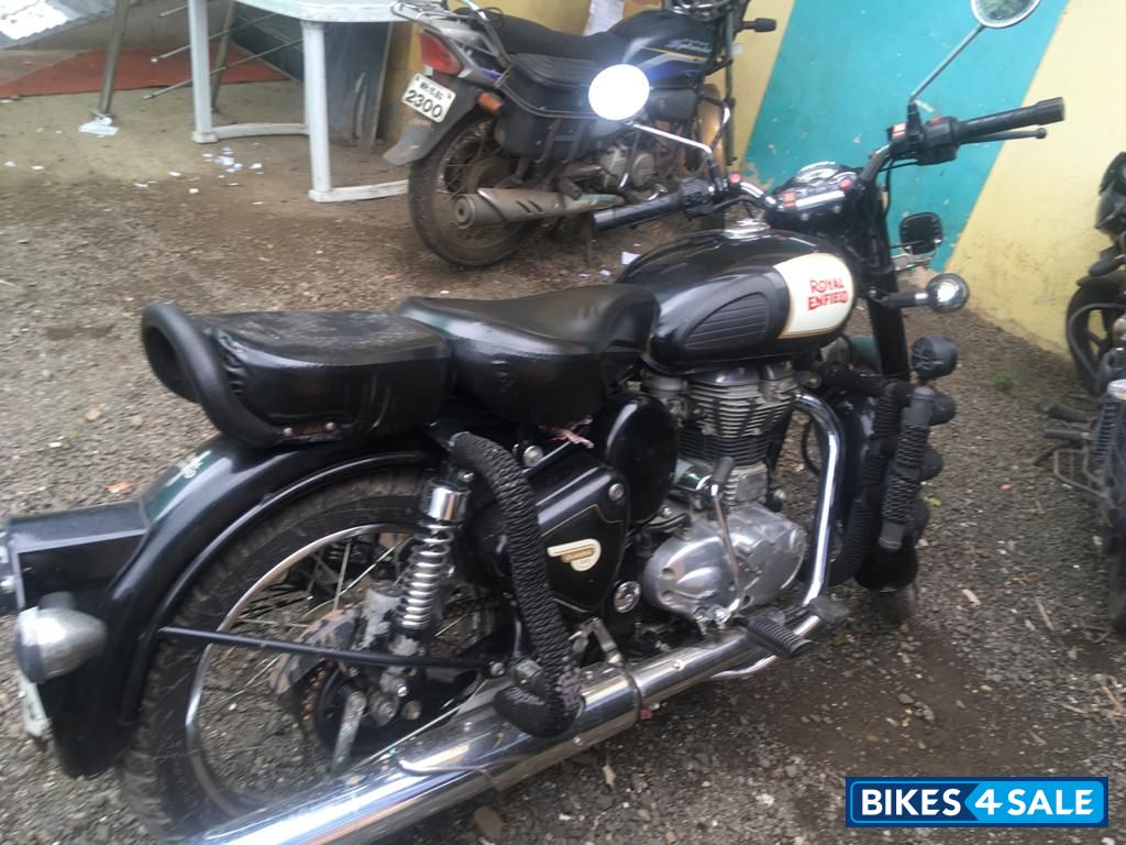 Black Royal Enfield Classic 350