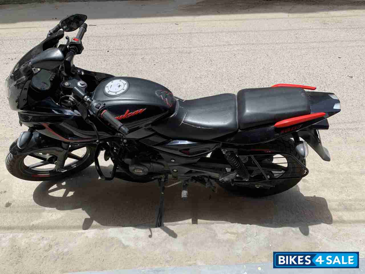 Bajaj Pulsar 180F Neon