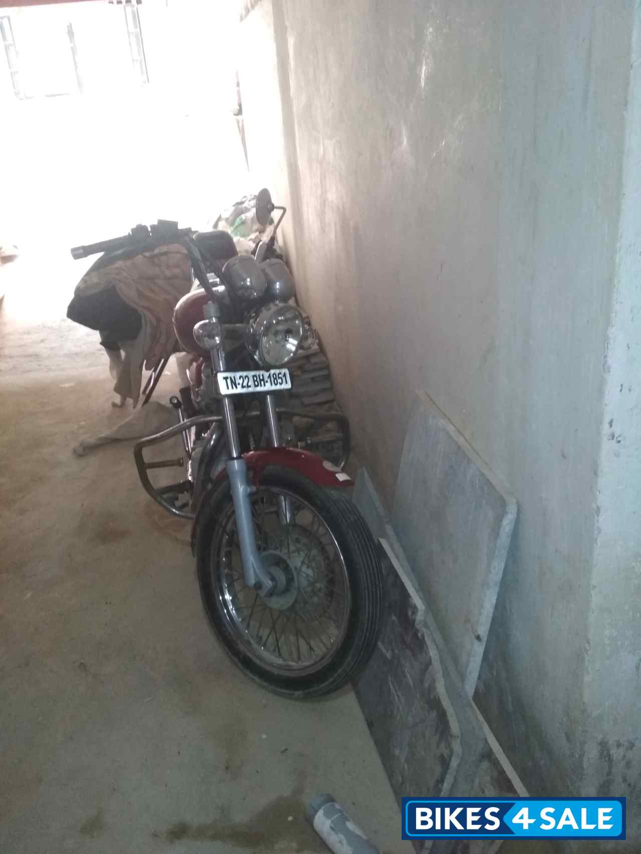 Red Royal Enfield Thunderbird TwinSpark 350