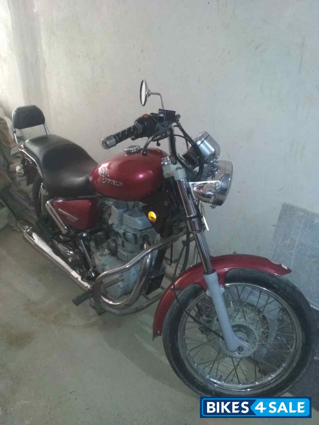 Red Royal Enfield Thunderbird TwinSpark 350 Red Royal Enfield Thunderbird TwinSpark 350